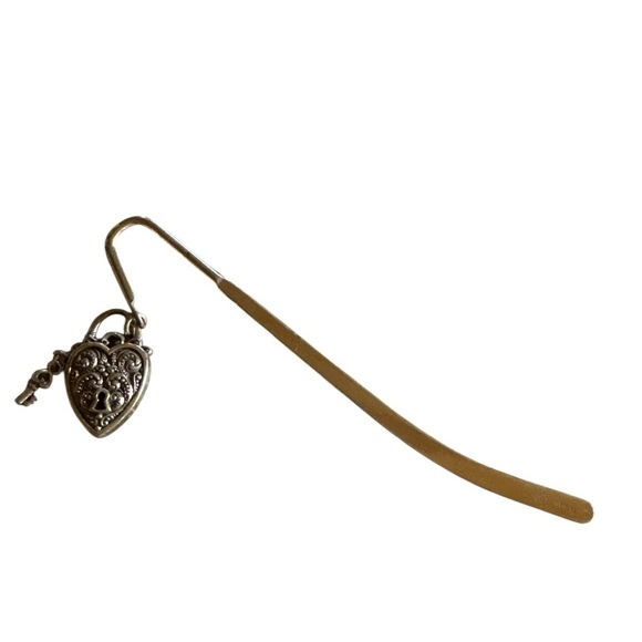 Accessories - Elegant Silver Heart Bookmark (Brighton?)